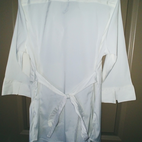 White stretch blouse wide waist band blouse.Zipper at the side. - Picture 3 of 9